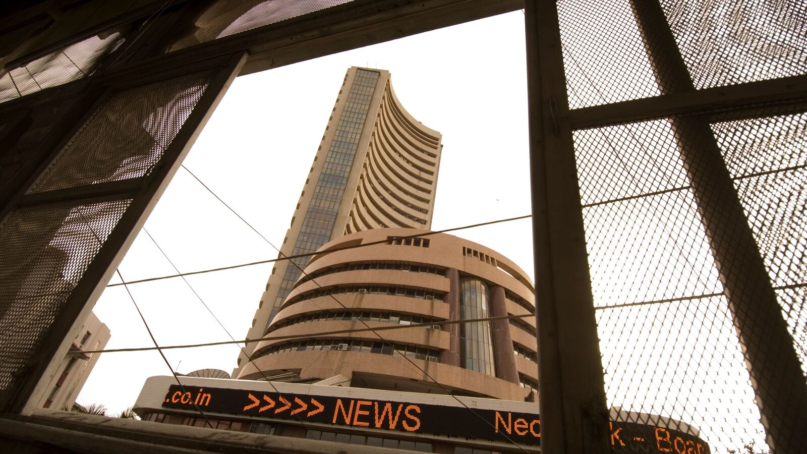 BSE Q2 results: Net profit soars 193% YoY to ₹346 crore, revenue up 2-fold to ₹819 crore
