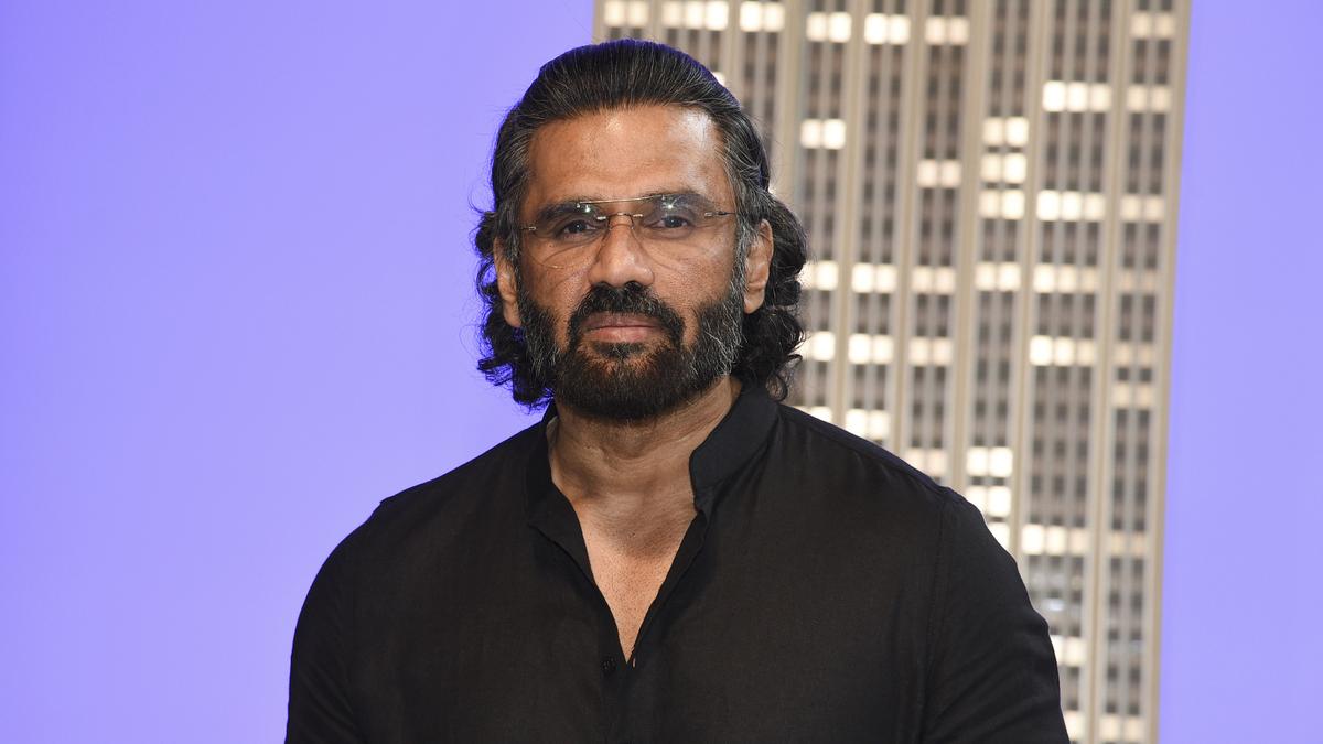 Suniel Shetty ‘absolutely fine’ after minor injury on set, thanks fans for love