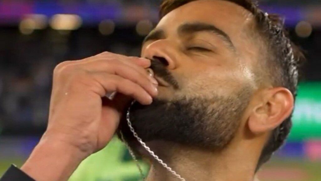 Virat Kohli kisses his wedding ring after defeating Pakistan, Internet calls it ‘best moment’