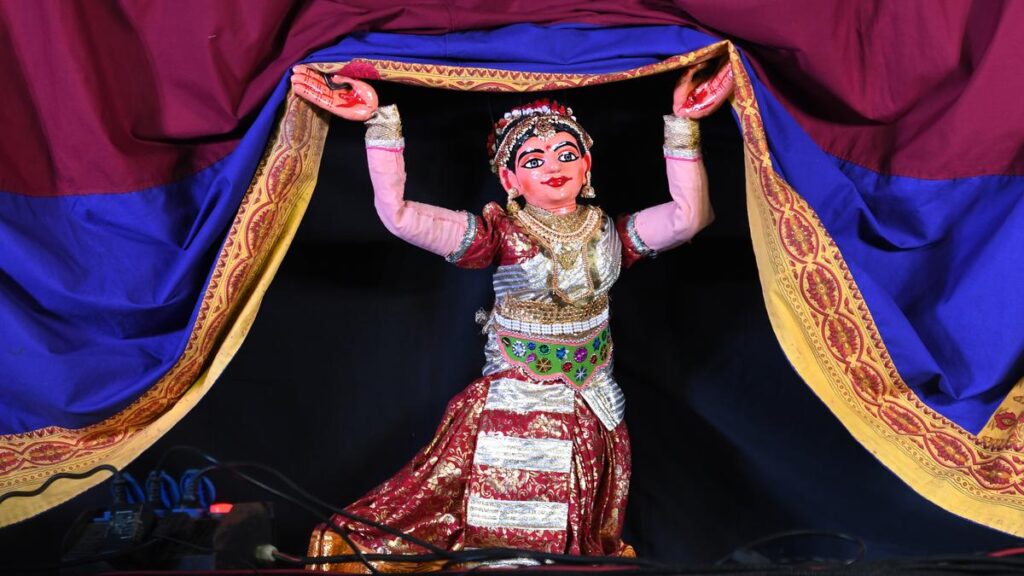 Bring stories to life: The art of puppetry