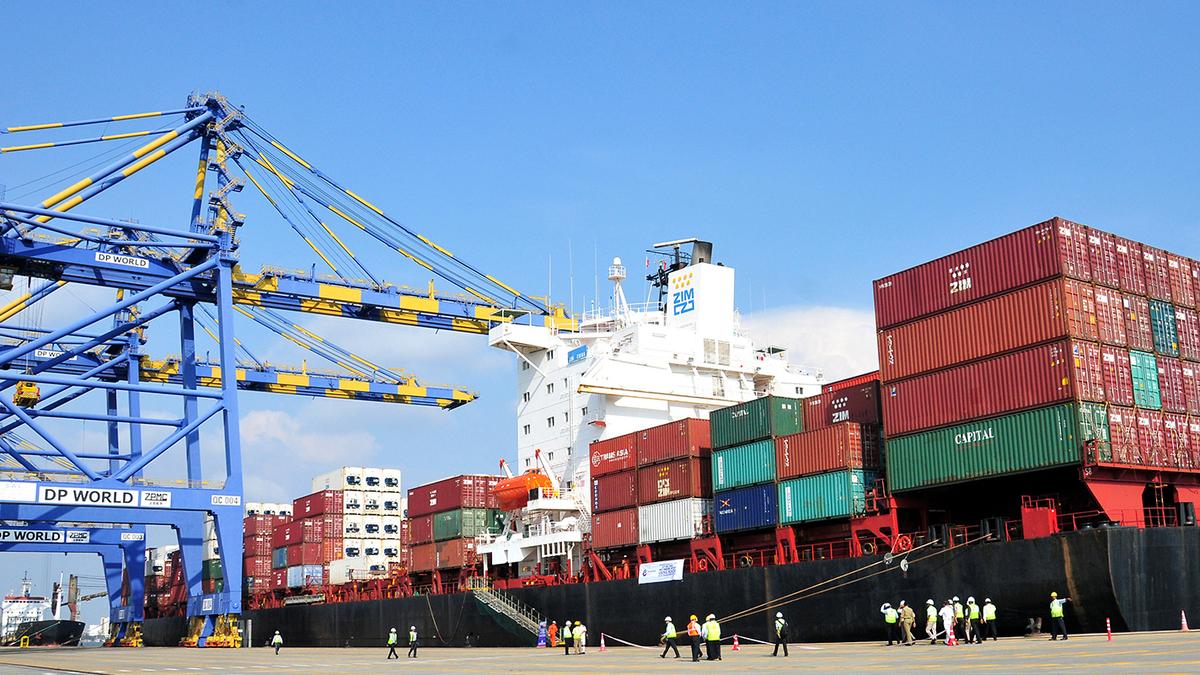 Exports inch up 0.7% to $41.97 billion in March; trade deficit hits $21.54 billion