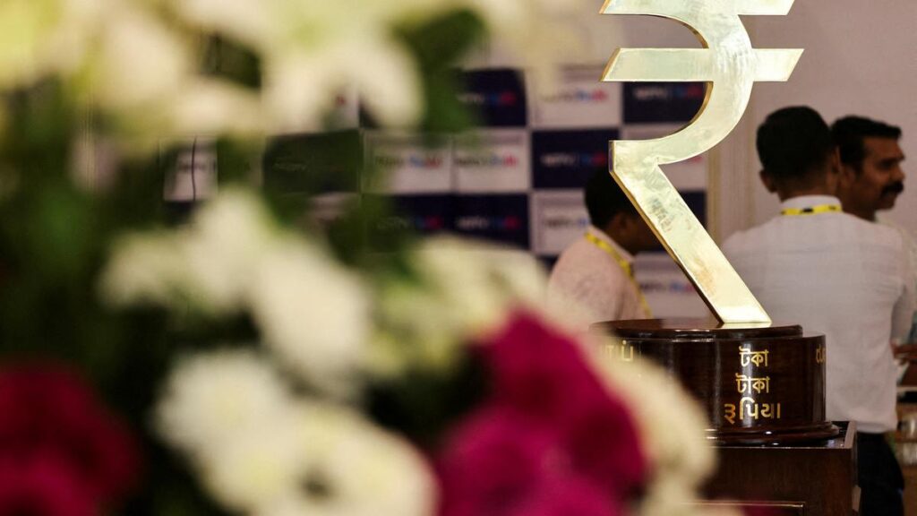 Rupee falls 1 paisa to close at 85.59 against U.S. dollar