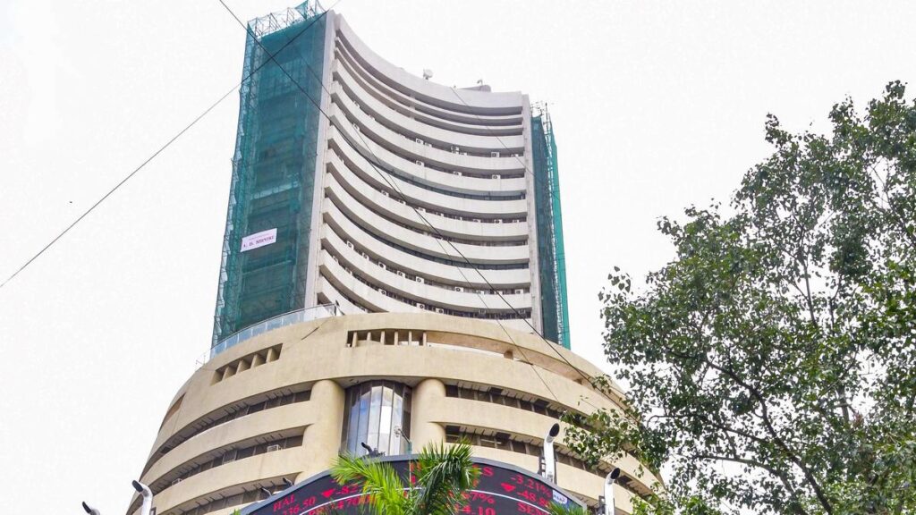 Stock markets close lower for 2nd day, IT stocks, weak global trends drag