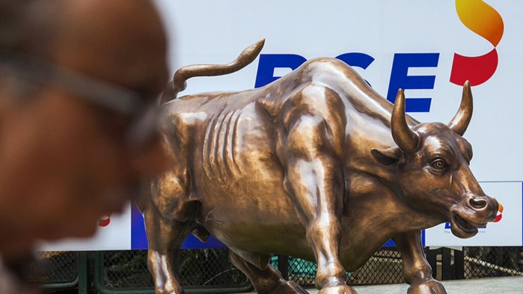 Markets extend winning run to 4th day on fresh foreign fund inflows; Sensex gains 300 points