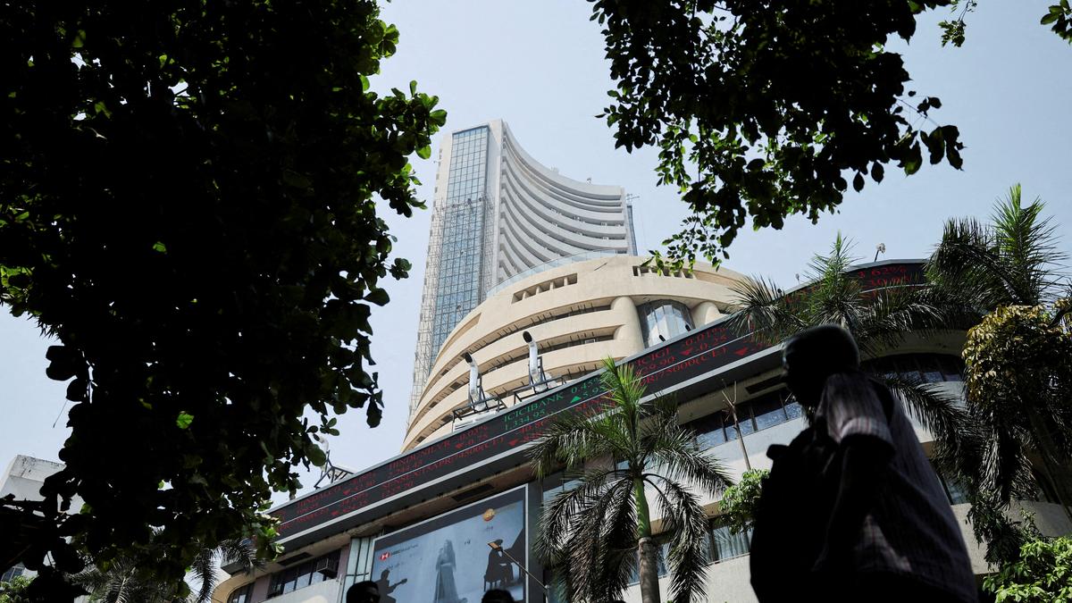 Sensex, Nifty fall for fourth day on selling in IT shares, foreign fund outflows