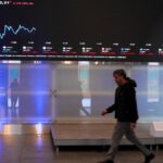 Global stocks mostly fall as Trump ramps up tariff threats