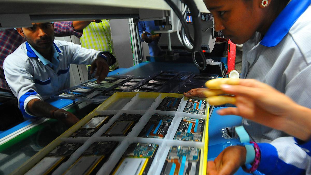 India’s electronics exports jump 47% in Q1; U.S., UAE, China top destinations