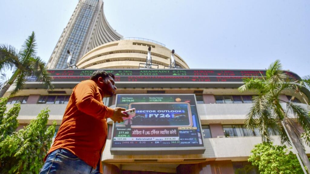 Stock markets close higher on buying in Reliance, HDFC Bank
