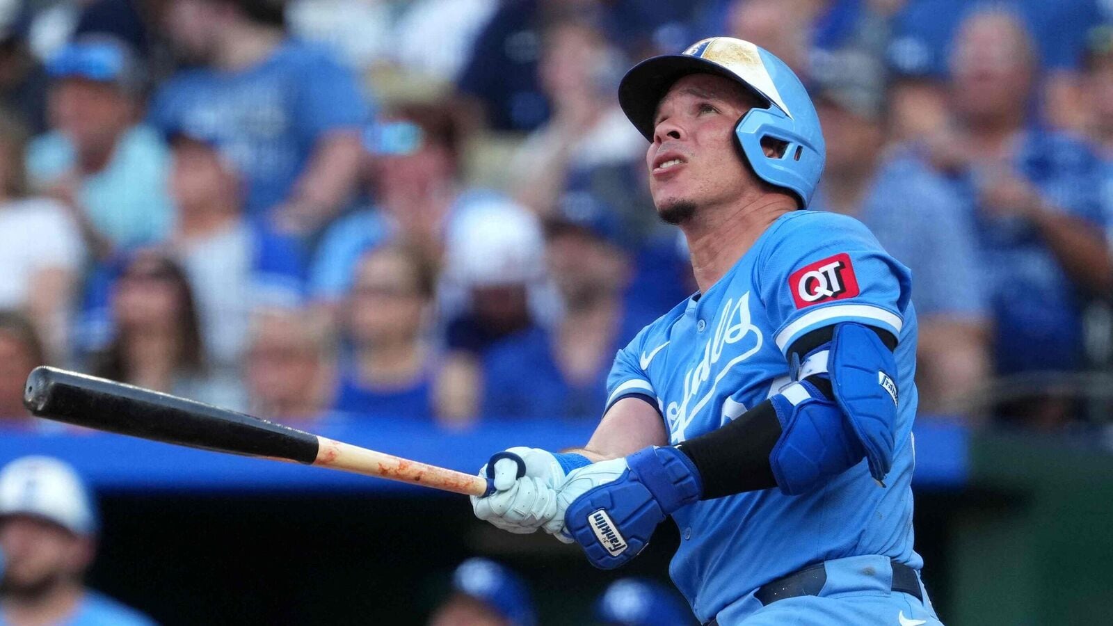 Kansas City Royals trade Freddy Fermin to San Diego Padres for pitchers Ryan Bergert and Stephen Kolek