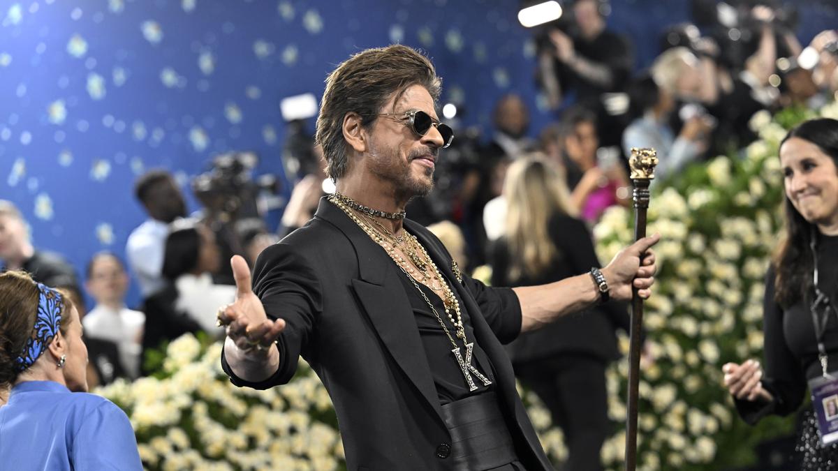 Shah Rukh Khan thanks Kamal Haasan, Mohanlal, Juhi Chawla for their wishes after his first-ever National Award win