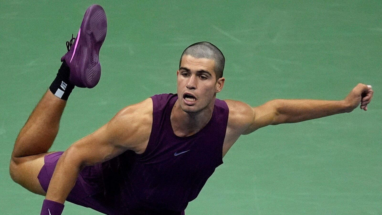 US Open 2025: Spanish star Carlos Alcaraz debuts bold new look, Frances Tiafoe calls it ‘horrible’ | Watch