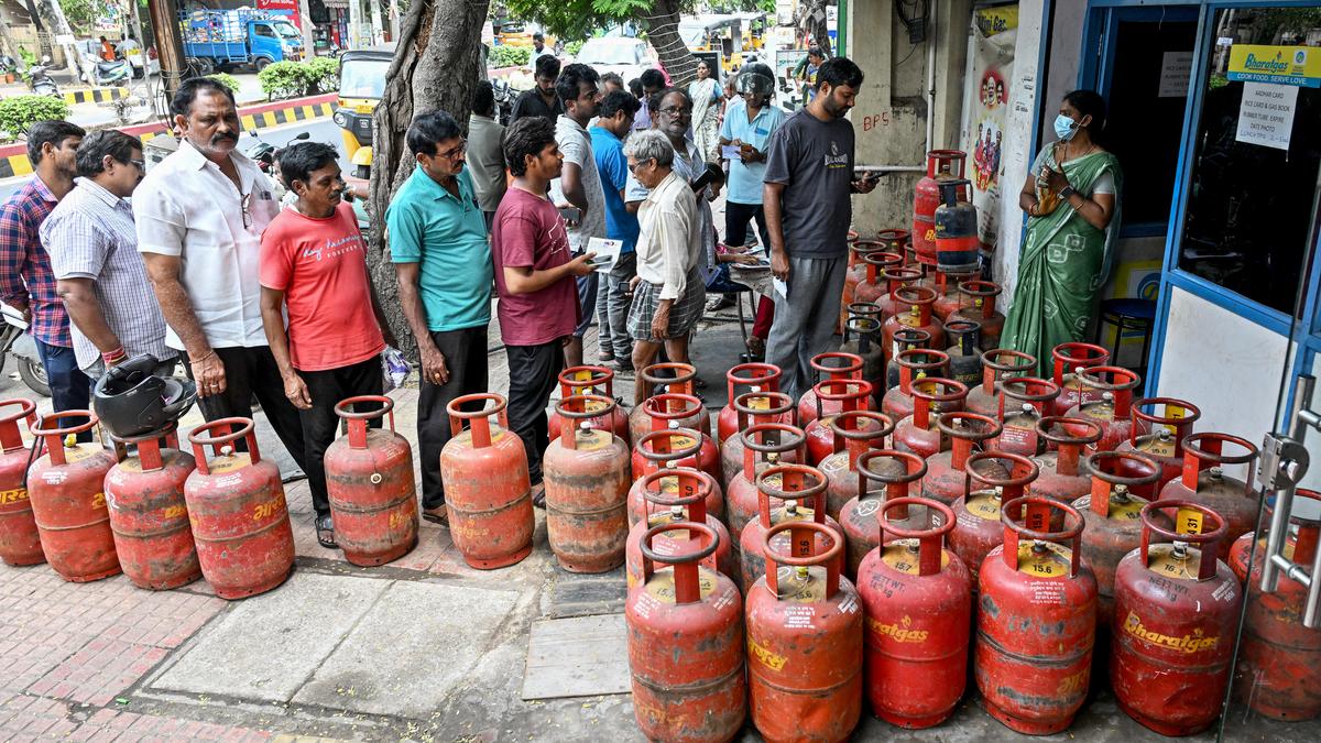 Government pledges to allocate additional 10% commercial LPG to States, UTs