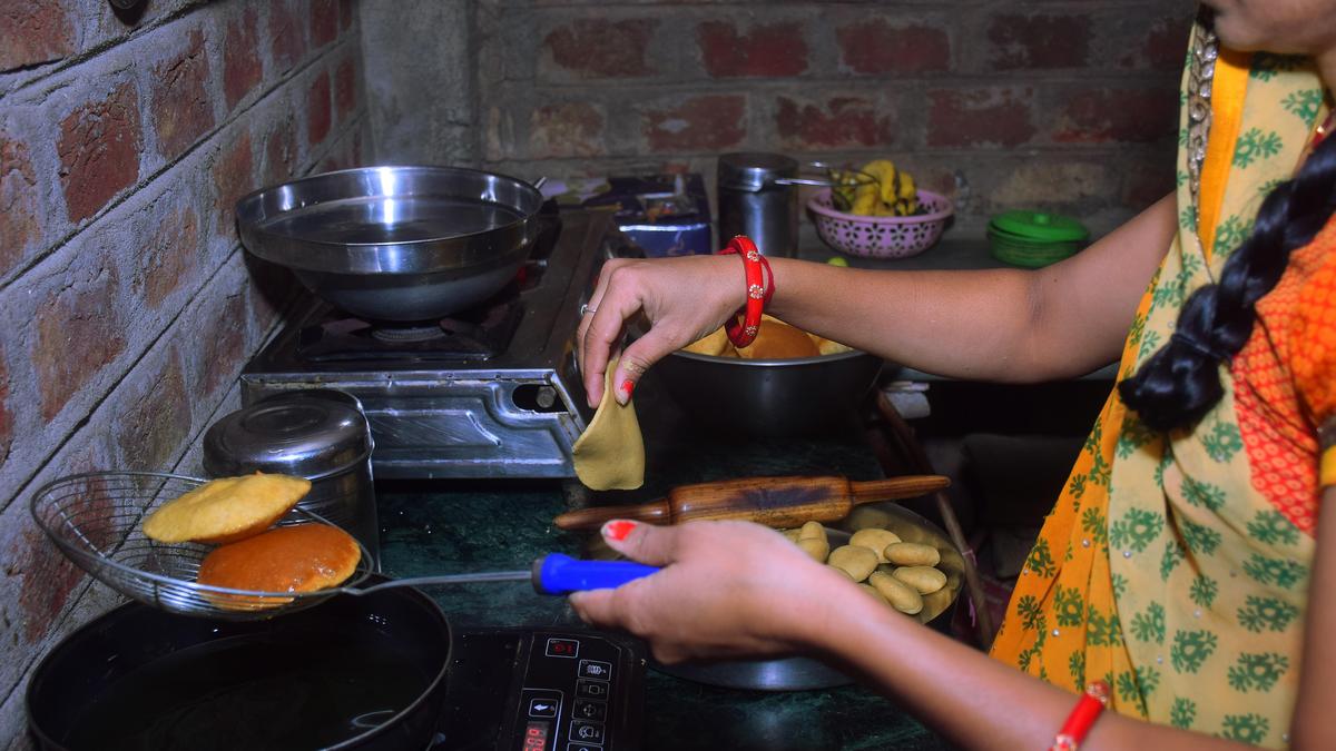 Hybrid kitchens: How families are cooking with less LPG