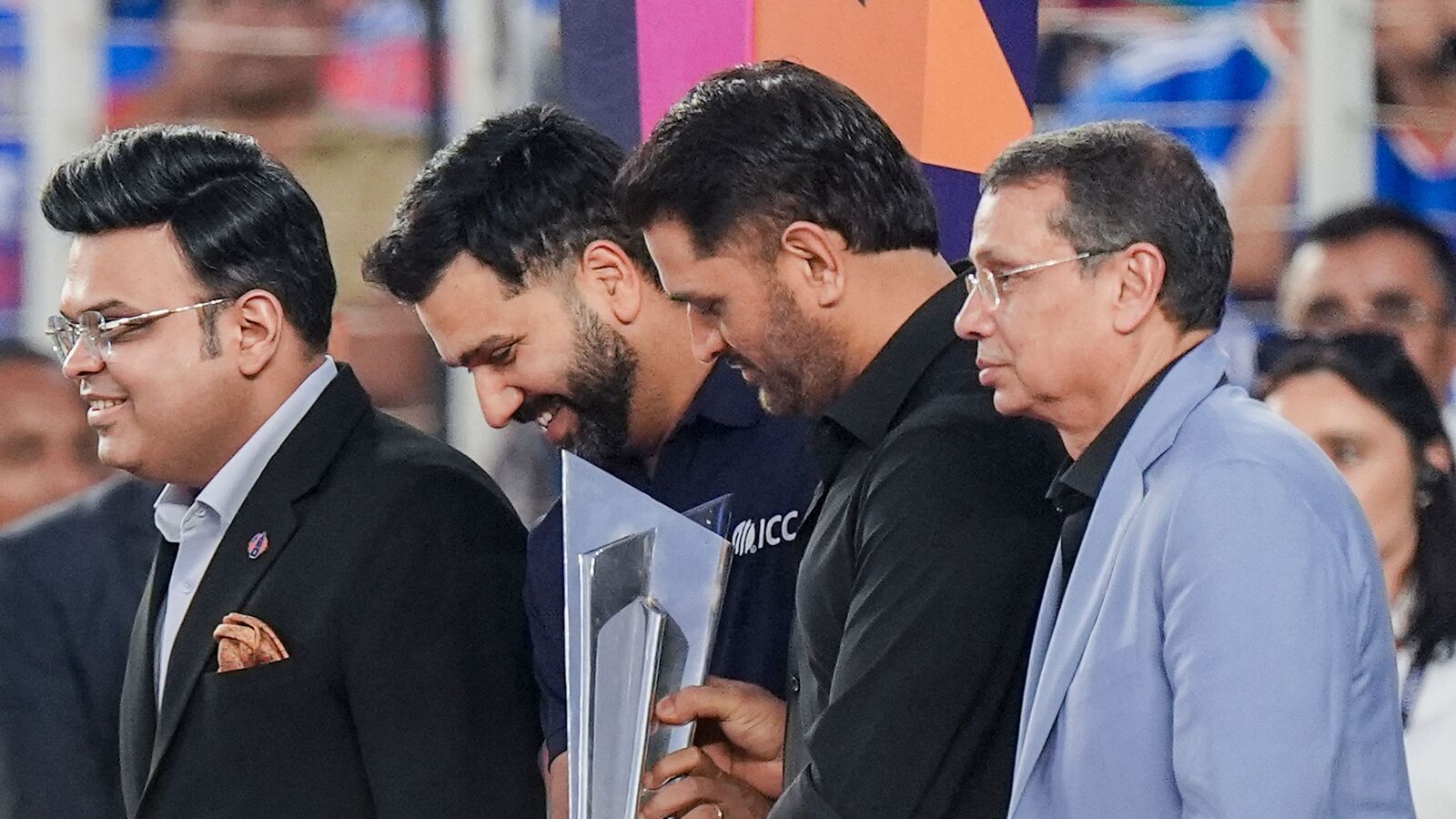 T20 World Cup 2026: MS Dhoni, Rohit Sharma walk out with trophy in Ahmedabad ahead of final; Watch video