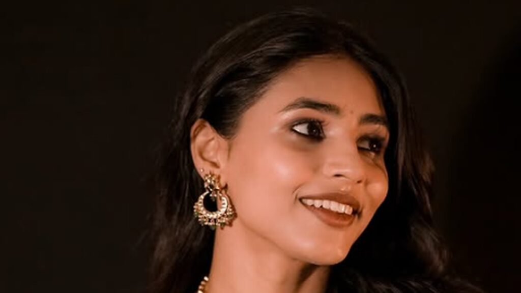 ‘Kantara’ actor Sapthami Gowda slams paparazzi for vidoes and photos with “inappropriate angles”