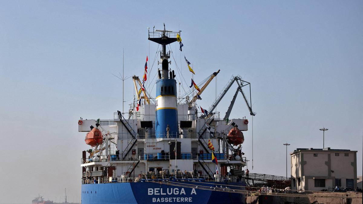 Over 915 million tonnes cargo handled by major Indian ports in FY2025-26